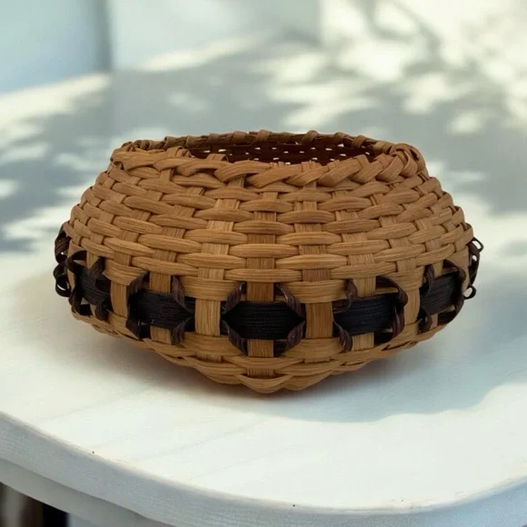 Artisan Crafted Curly Split Oak Basket By R. Riney, 2004, Round & Square Bottom - Picture 5 of 10